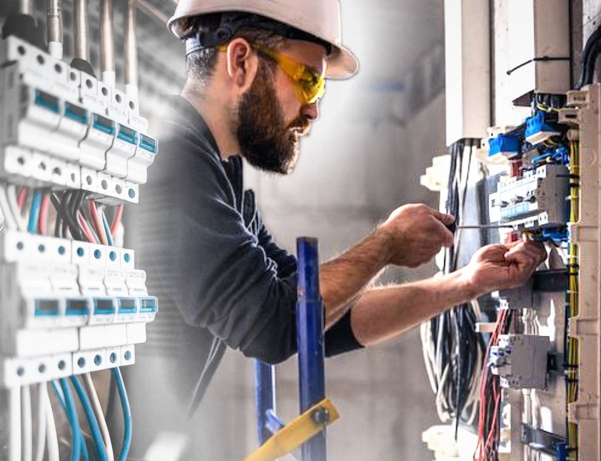 Electrician profesionist montaj panou electric apartament Chișinău Moldova — электрик монтаж электрощита Кишинёв